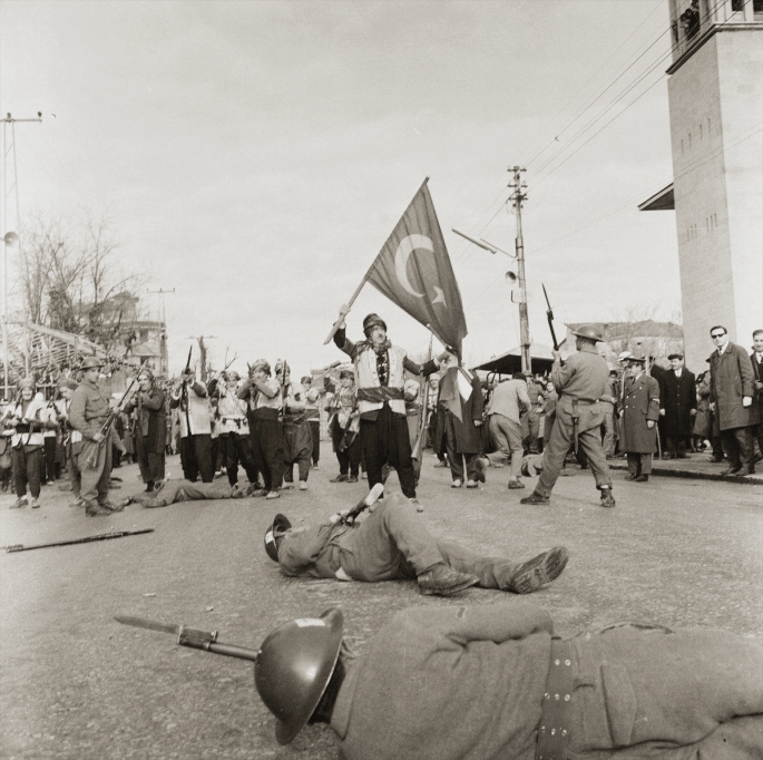 25 ARALIK KUTLAMALARI TEK KİTAPTA DERLENDİ