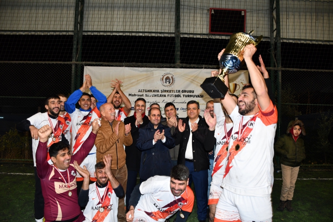  8. Altunkaya Futbol Turnuvası'nın şampiyonu Confy oldu 