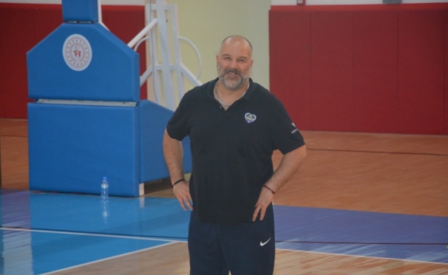 ADAM VOLEYBOL İŞLERİ SIKI TUTUYOR