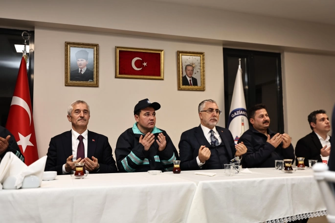 BAKAN IŞIKHAN, ŞAHİNBEY BELEDİYESİ İŞÇİLERİYLE SAHUR YAPTI