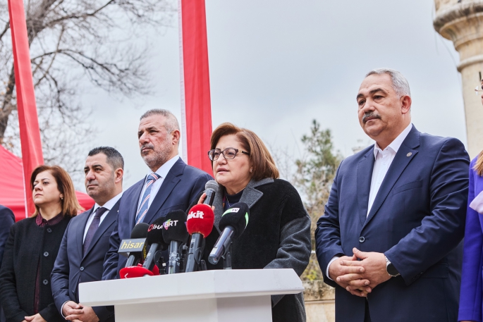 BAŞKAN FATMA ŞAHİN, SEÇİM ÇALIŞMALARINA ŞEHİTLERİ ANARAK BAŞLADI