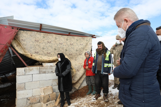 BAŞKAN ŞAHİN’DEN, KAR YAĞIŞINDA MAĞDUR OLAN KÖYLÜ VE ÇİFTÇİYE DESTEK