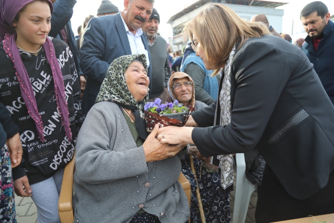 BAŞKAN ŞAHİN, NURDAĞI’NIN KÖYLERİNDE YAŞAYAN DEPREMZEDELERLE BİR ARAYA GELDİ!