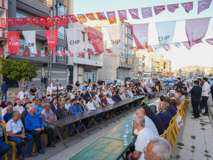 BAŞKAN YILMAZ, YENİ PARTİLİLERE ROZETLERİNİ TAKTI