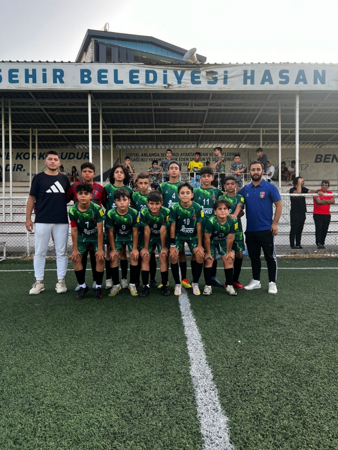 ÇINARLISPOR ŞEHİTKAMİL GENÇLİKSPOR’U FARKLI GEÇTİ