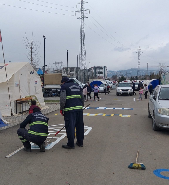 DEPREMZEDE ÇOCUKLAR İÇİN OYUN ALANLARI OLUŞTURULUYOR