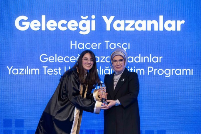 EMİNE ERDOĞAN’DAN GAÜN’LÜ ÖĞRENCİYE BİRİNCİLİK ÖDÜLÜ  