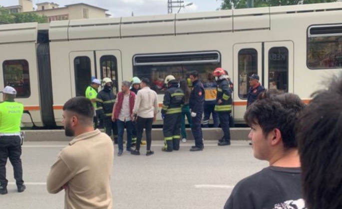 FECİ ÖLÜM! 16 YAŞINDAKİ GENÇ TRAMVAYIN ALTINDA KALDI!