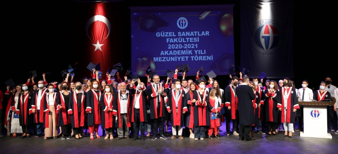 GAÜN GÜZEL SANATLAR FAKÜLTESİ’NDE MEZUNİYET SEVİNCİ