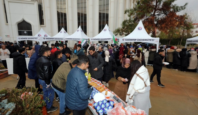 GAÜN’LÜ ÖĞRENCİLER GAZZE İÇİN KERMES DÜZENLEDİ