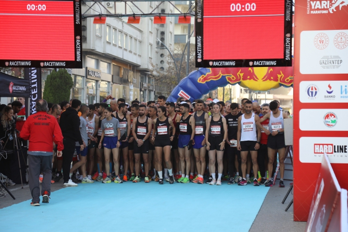 GAZİ TORUNLARI ATALARININ ANISINA KOŞTU