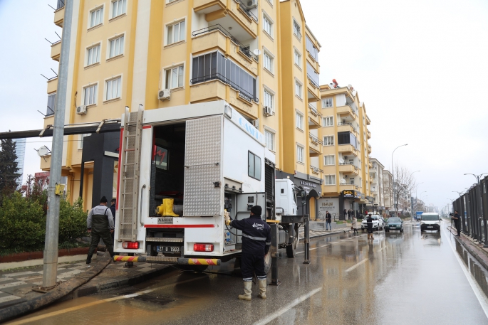 GAZİANTEP'E BİR YILDA YAĞAN YAĞMURUN DÖRTTE BİRİ YAĞDI!