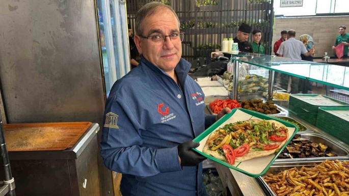 Gaziantep'in meşhur sokak lezzeti: Nohut dürümü