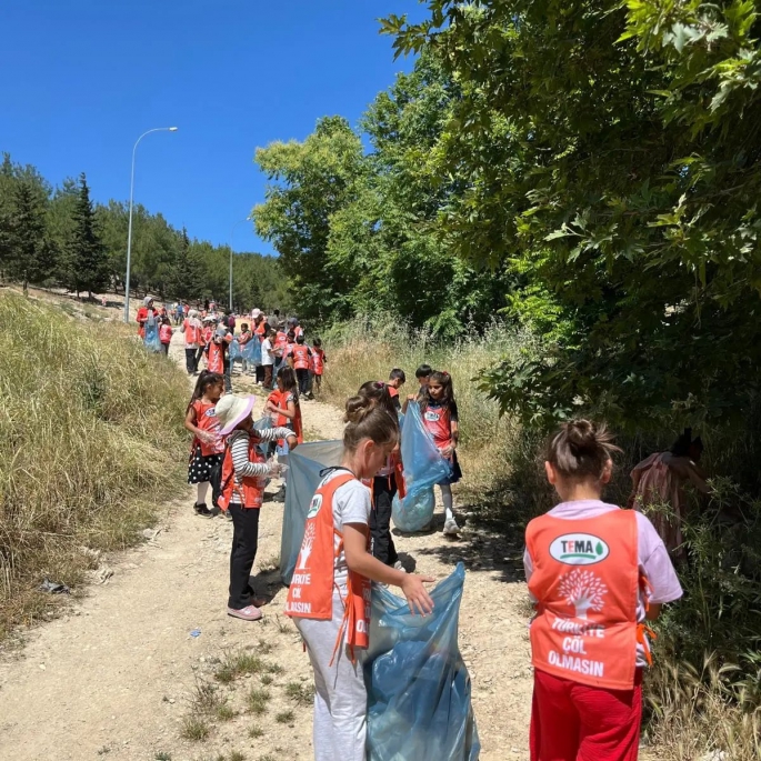 Gaziantep TEMA Gönüllüleri Erikçe Ormanında Çevre Temizliği Yaptı