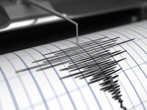 AKDENİZ'DE DEPREM OLDU