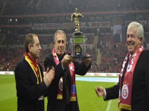  Gaziantep ve Galatasaray camiasının efsane ismi Talat Özkarslı vefat etti. 