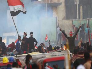 IRAKLI PROTESTOCULARDAN SÜPRİZ BASKIN