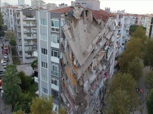 İZMİR DEPREMİ'NDE HAYATINI KAYBEDENLERİN SAYISI 51'E YÜKSELDİ