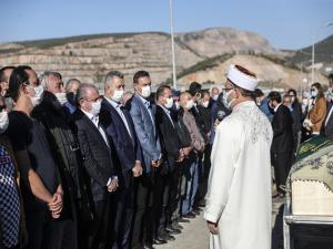 İzmir Depremınde Can Verenler Son Yolculuğuna Uğurlanıyor