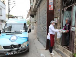 ŞAHİNBEY'DEN İHTİYAÇ SAHİBİ VATANDAŞLARA SICAK İFTAR YEMEĞİ