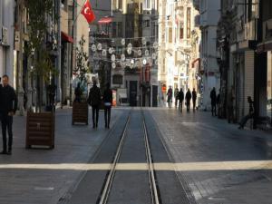 Taksim Meydanı ve İstiklal Caddesi'nde maske zorunluluğu getirildi