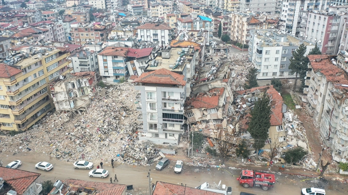 HATAY'DA İÇLER ACISI GÖRÜNTÜ! KOCA ŞEHİRDEN GERİYE BOMBOŞ ARAZİLER KALDI...