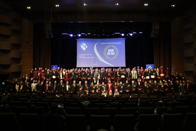 HKÜ'DE AKADEMİK ÖDÜL TÖRENİ GERÇEKLEŞTİ