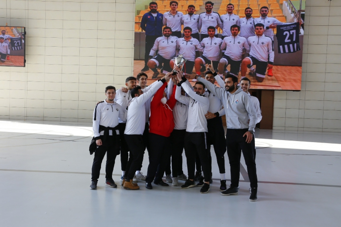 HKÜ’lü Basketbolcuların Şampiyonluk Gururu