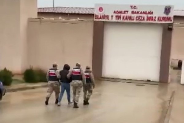 KAÇAKÇILIK YAPAN 2 ZANLI TUTUKLANDI!