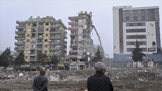 KAHRAMANMARAŞ'TA ENKAZLAR KALDIRILIYOR!