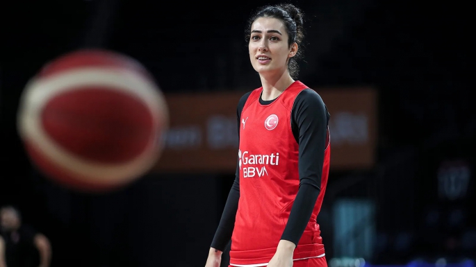 Milli basketbolcu Tuğçe Canıtez, kariyerini sonlandırdığını açıkladı