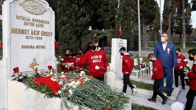 Milli Şair Mehmet Akif Ersoy kabri başında anıldı