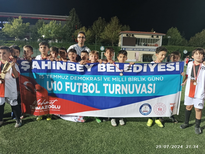 MİNİK FUTBOLCULAR ŞAHİNBEY BELEDİYESİ’NİN ORGANİZASYONUNDA KARŞI KARŞIYA GELDİ