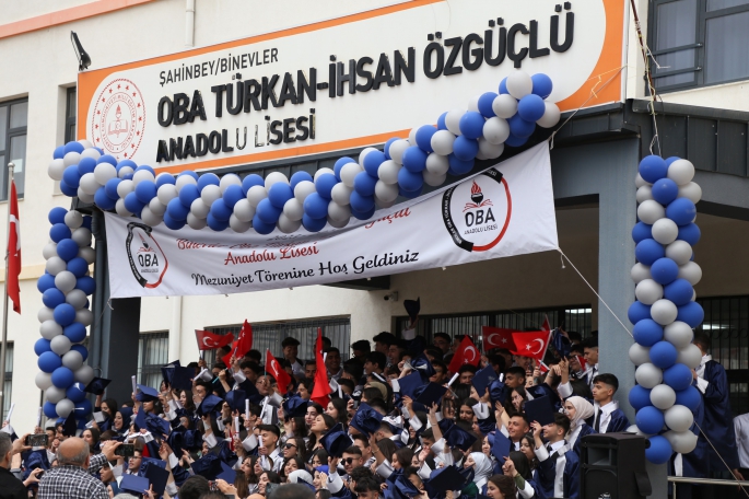 Oba Türkan-İhsan Özgüçlü Anadolu Lisesi İlk Mezunlarını Verdi   