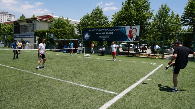 ÖĞRETMENLER  SPOR YAPARAK EĞLENDİ