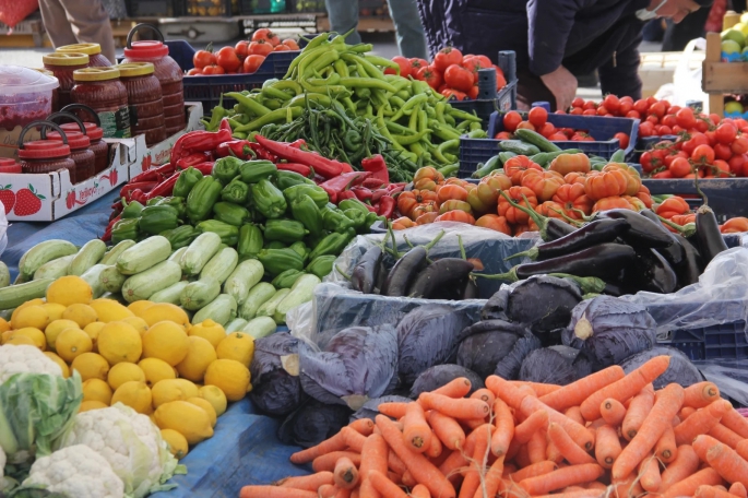 Pazarlarda fiyatlar cep yakıyor