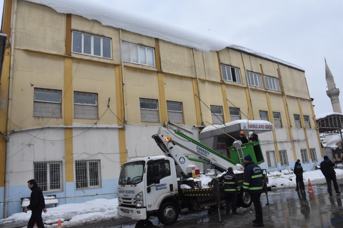 ŞAHİNBEY BELEDİYESİ’NDEN KAMU BİNALARINA DESTEK