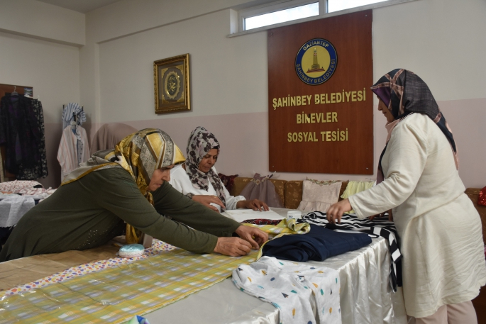 ŞAHİNBEY BELEDİYESİ TESİSLERİNDE HEM MESLEK ÖĞRENİYORLAR HEM DE PARA KAZANIYORLAR