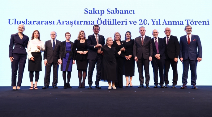 Sakıp Sabancı, 20’nci Yıl Anma Töreninde Yapay Zeka Modeliyle Mesaj Yolladı