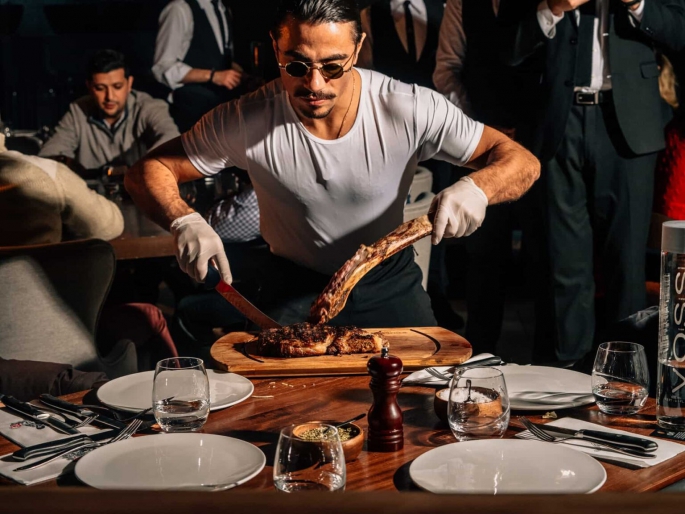 Saltbae Lakaplı Nusret Gökçe Öğrencilere İndirim Yaptı! İndirim Öğrencileri Tatmin Etmedi...