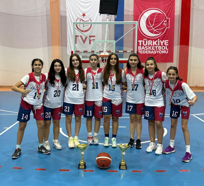 SANKO OKULLARI BASKETBOLDA İL ŞAMPİYONU OLDU   