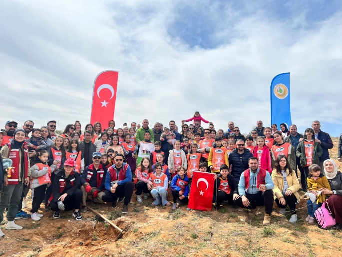  TEMA DEPREMDE HAYATINI KAYBEDENLER İÇİN FİDAN DİKİMİ YAPTI