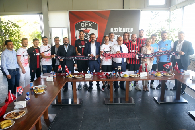 YENİ TRANSFERLER TANITILDI